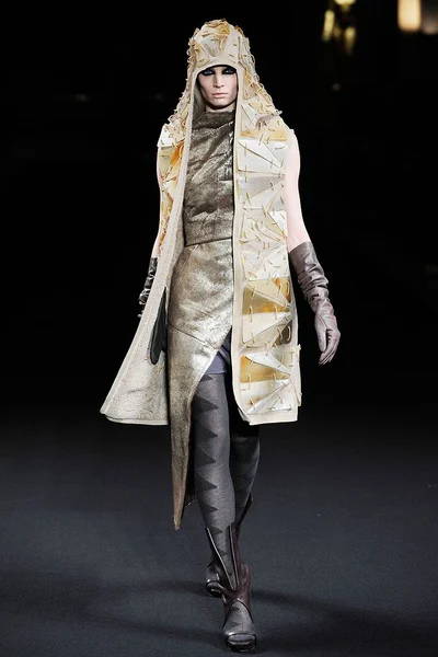 Look 11